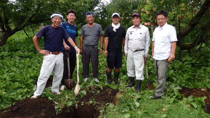 天童果実同志会で現地視察